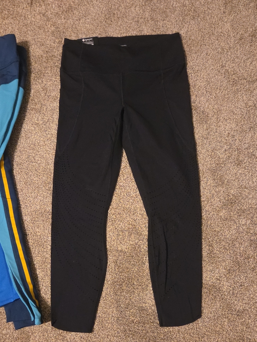 4 Pair Of Leggings Size Large - Picture 2 of 9